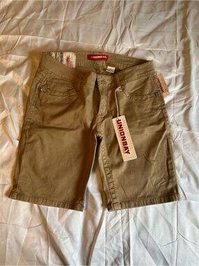UNIONBAY Junior’s Khaki Flat Front Shorts